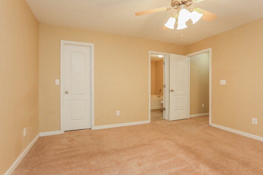 Building Photo - 25 Lakeridge Ct