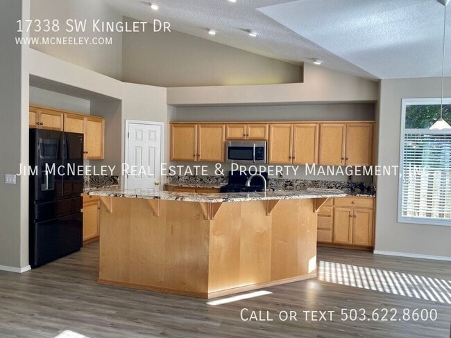 Building Photo - 17338 SW Kinglet Dr