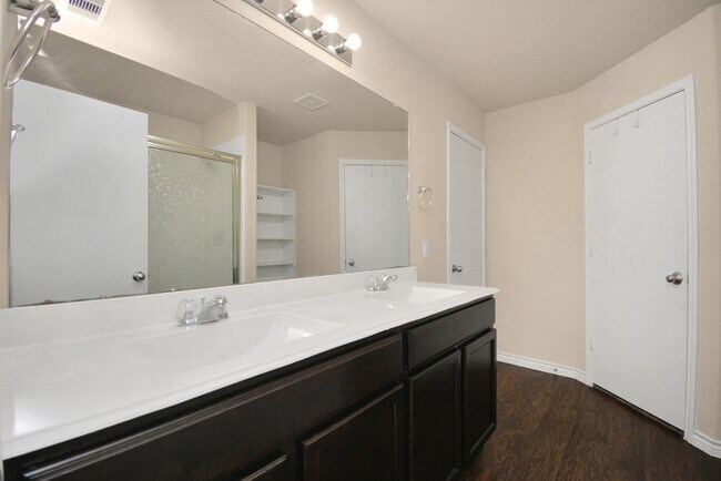 Building Photo - 3210 Aldridge Dr
