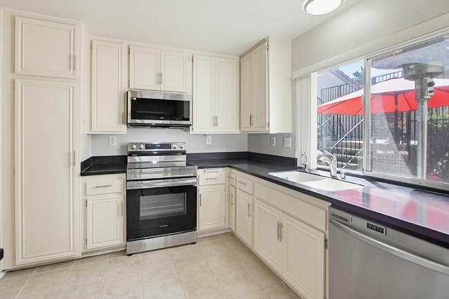 Building Photo - $3,200 - Charming 2-Bedroom + Optional 3rd Bedroom/Office Condo in Desirable Oaks North 55+ Commu...