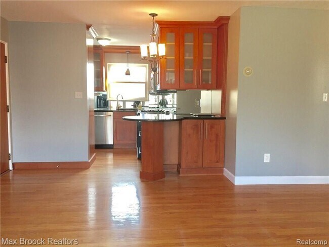 Building Photo - 3210 Shenandoah Dr