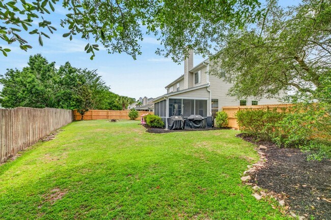 Building Photo - Spacious Living in the Heart of Whitehall