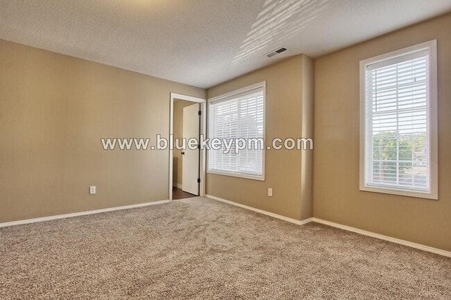 Building Photo - 4 Bed, 2.5 Bath Home in Cul-de-sac in Fisher's Landing East