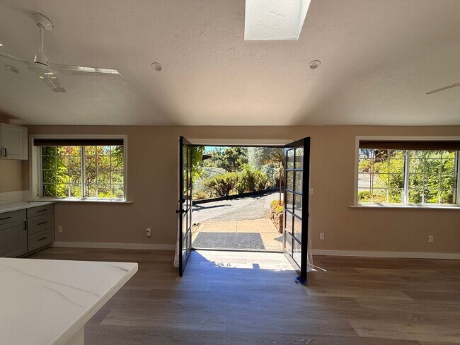 Building Photo - 3154 Browns Valley Rd