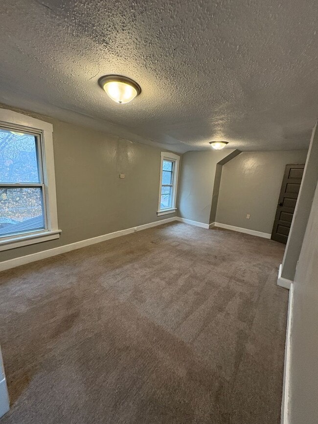 Building Photo - 2 Bed House for Rent!