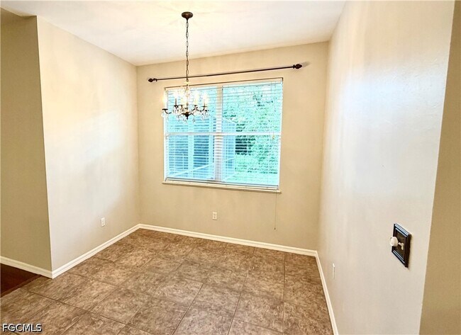 Building Photo - 1466 Argyle Dr