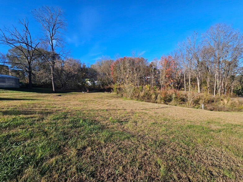 Building Photo - 208 W Main St