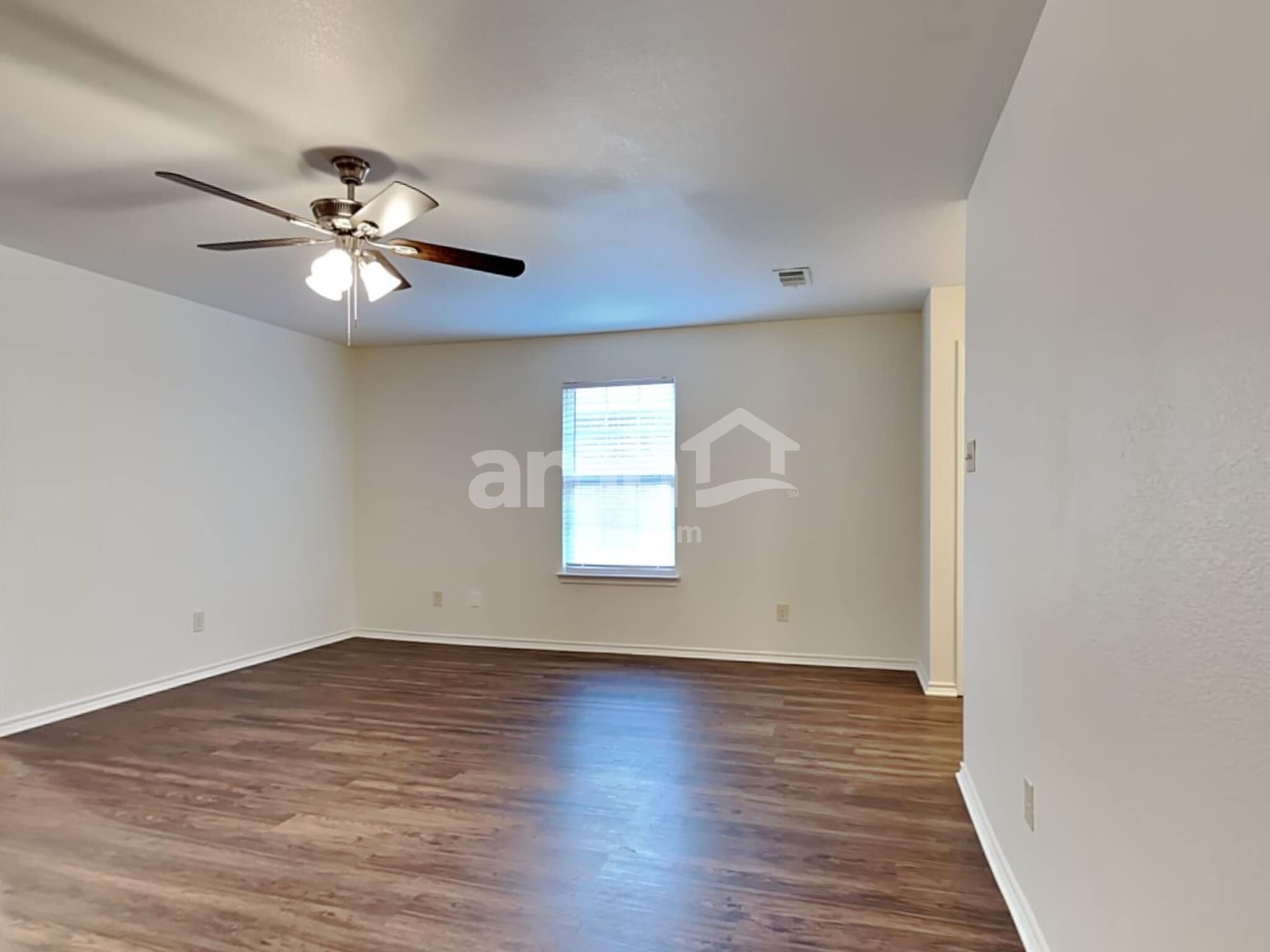 Building Photo - 1922 Cross Oaks Dr