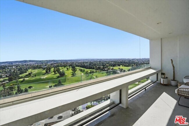 Building Photo - 2222 Ave of the Stars