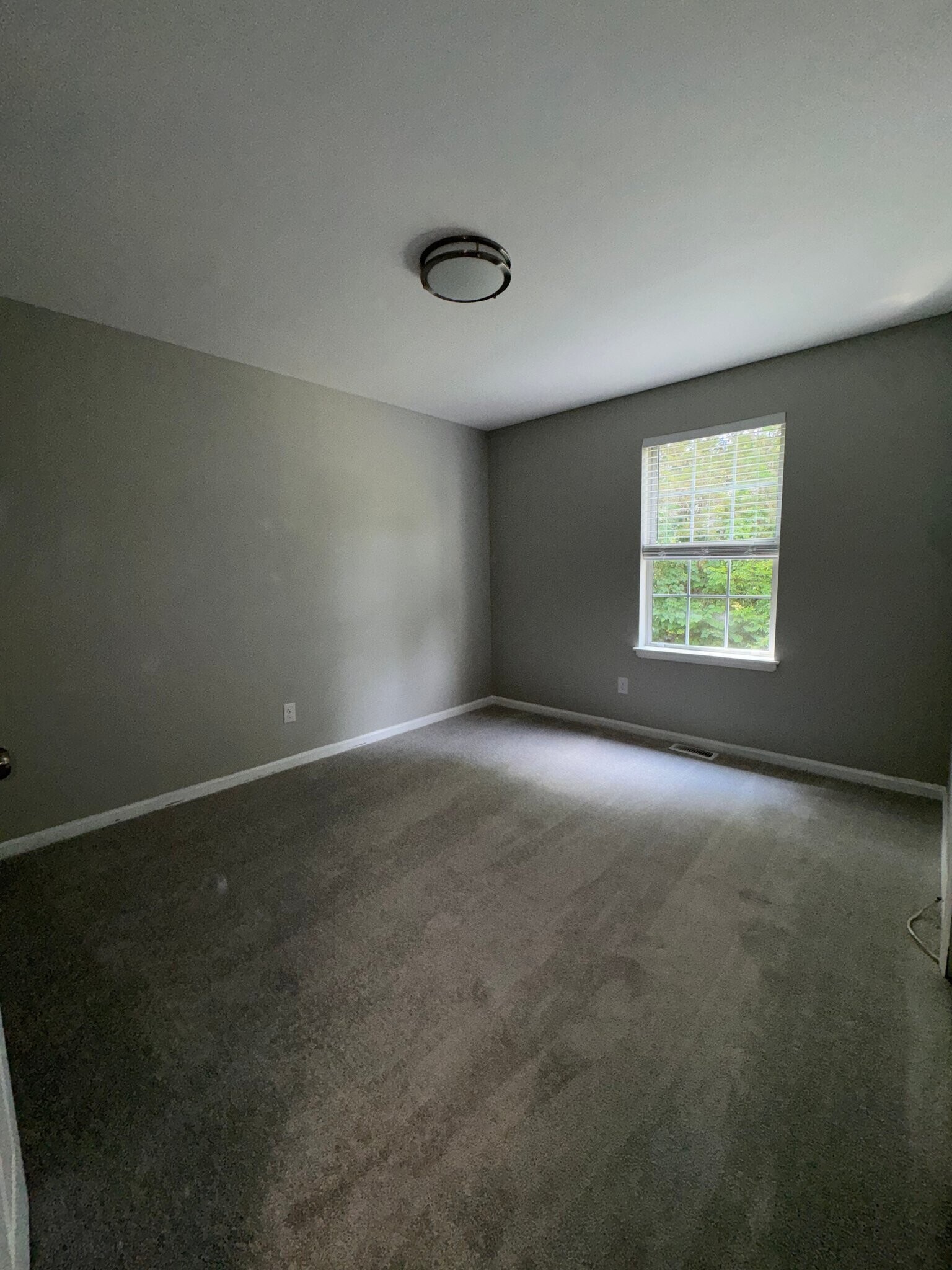 Building Photo - 73 Village Dr