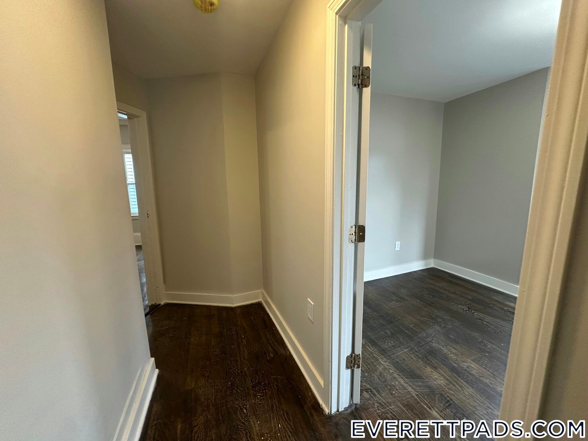 Building Photo - 13 Gladstone St