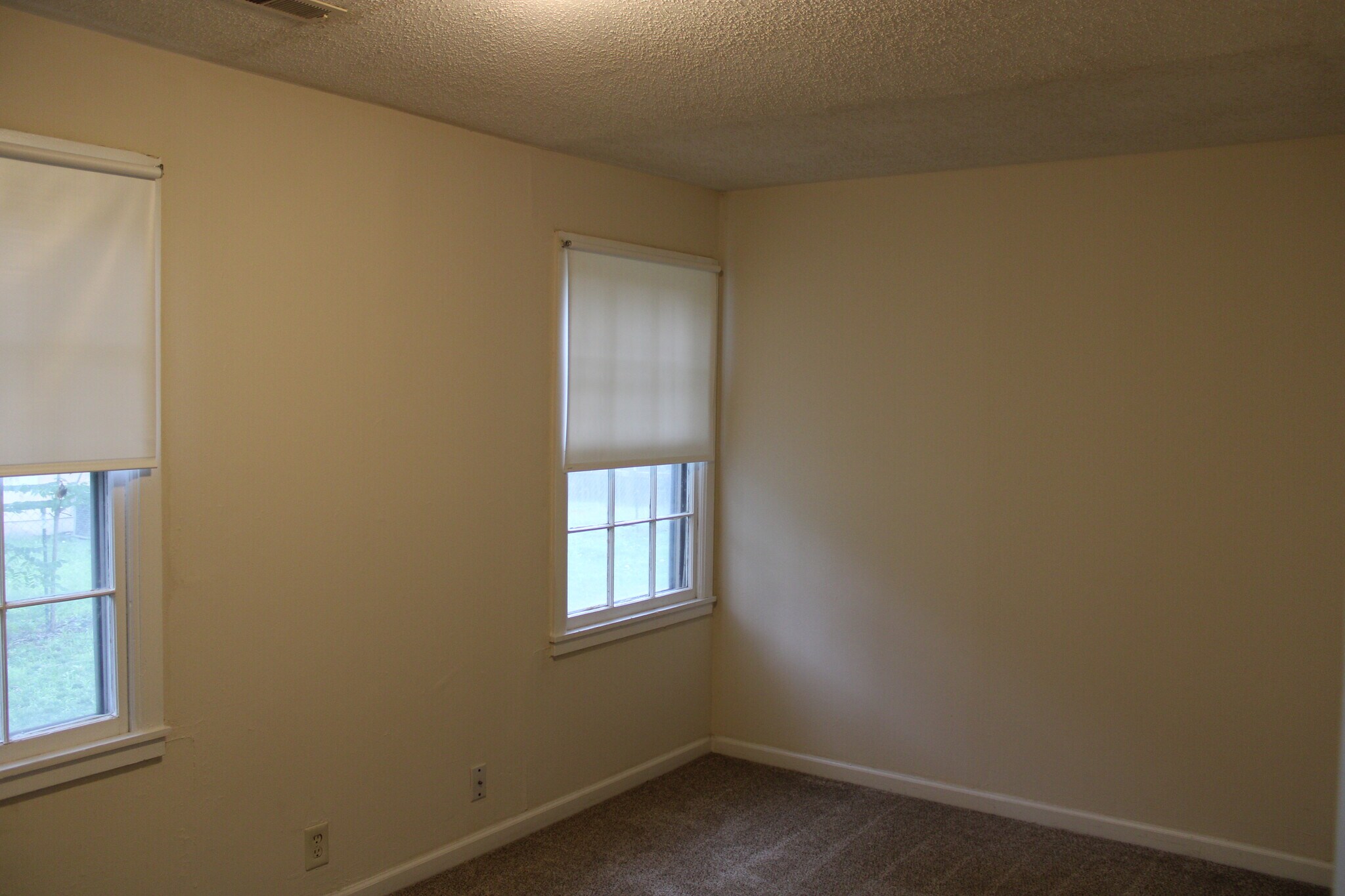 Building Photo - 3861 E Roseberry St