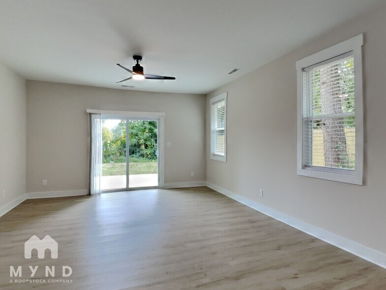 Building Photo - 907 East St