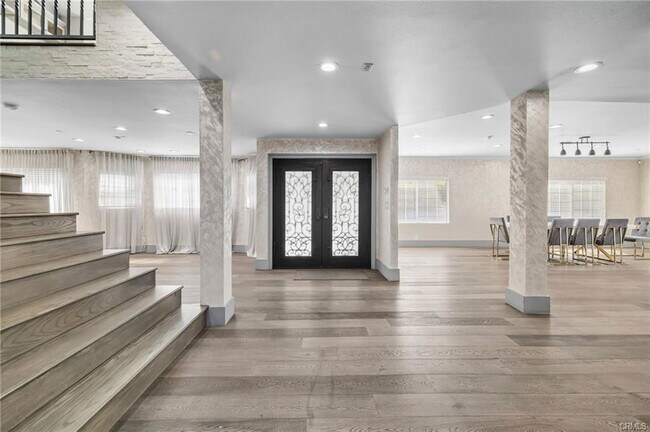 Building Photo - 17153 Rayen St