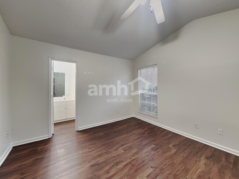 Building Photo - 16518 Amber Field Dr