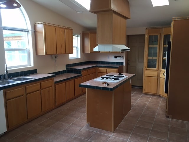 Building Photo - Beautiful 3 bedroom Overlooking River