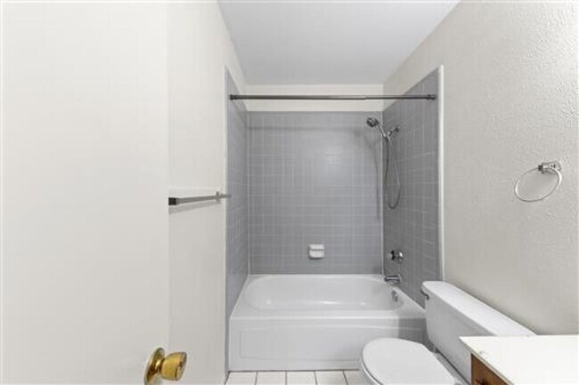 Building Photo - 4626 Larner St