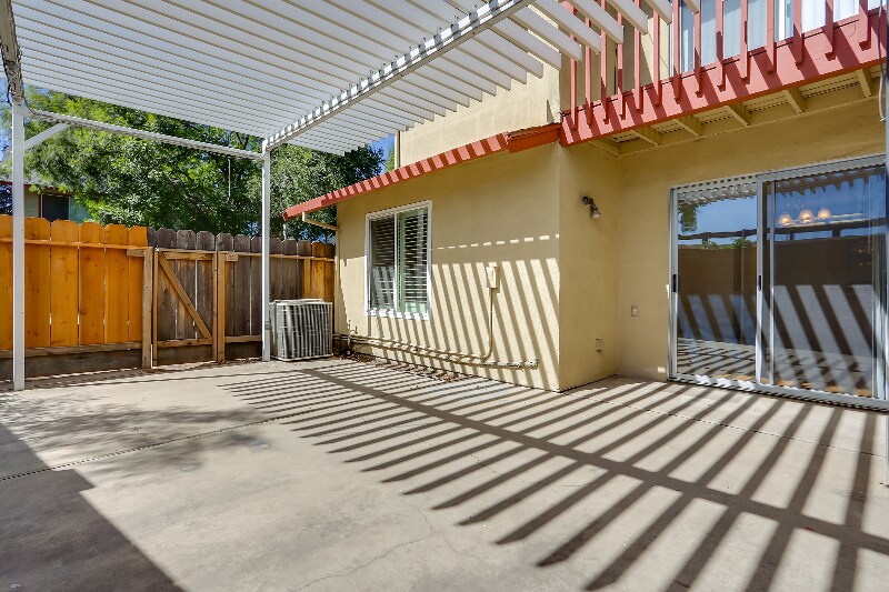 Building Photo - 222 Tiffany Cir