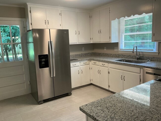 Building Photo - Now Available! Newly Renovated 3 BR/2 BA i...