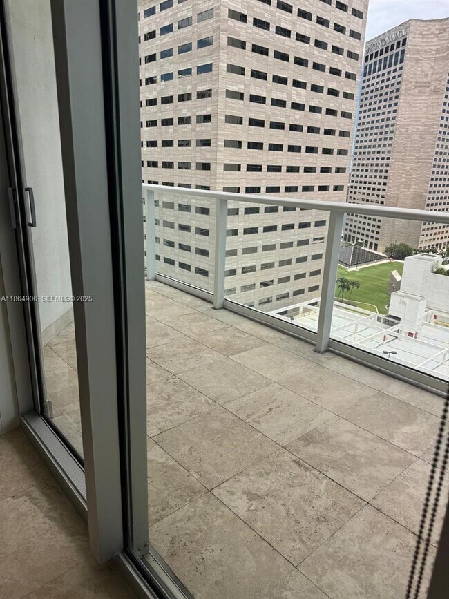 Building Photo - 300 S Biscayne Blvd