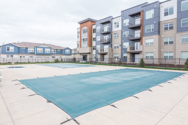 Building Photo - 3 Bedroom/2 bathroom Condo in Sandy