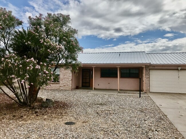 Building Photo - 472 Copper Dr NE