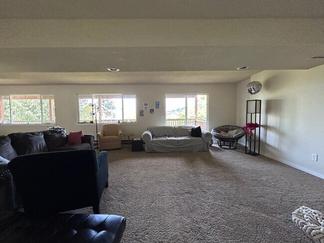 Building Photo - Large 4 Bedroom home with views of Bellingham Bay and Garage