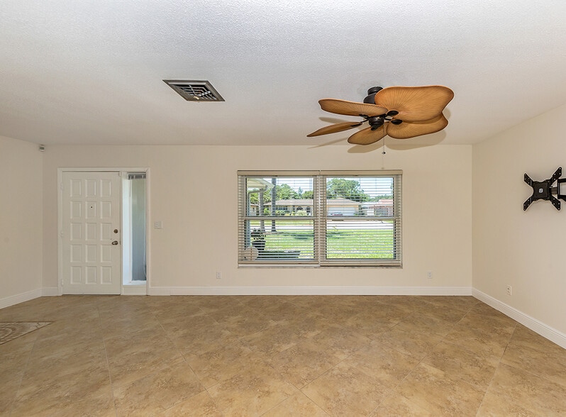 Building Photo - 500 Sunset Beach Dr