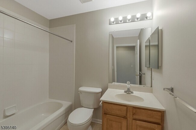 Building Photo - 105 Wallace Ct