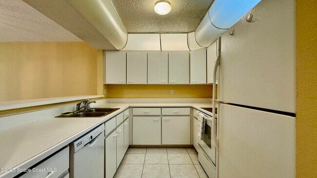 Building Photo - 145 Escambia Ln