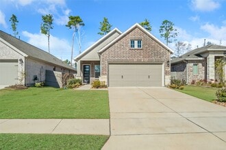 Building Photo - 15527 Maple