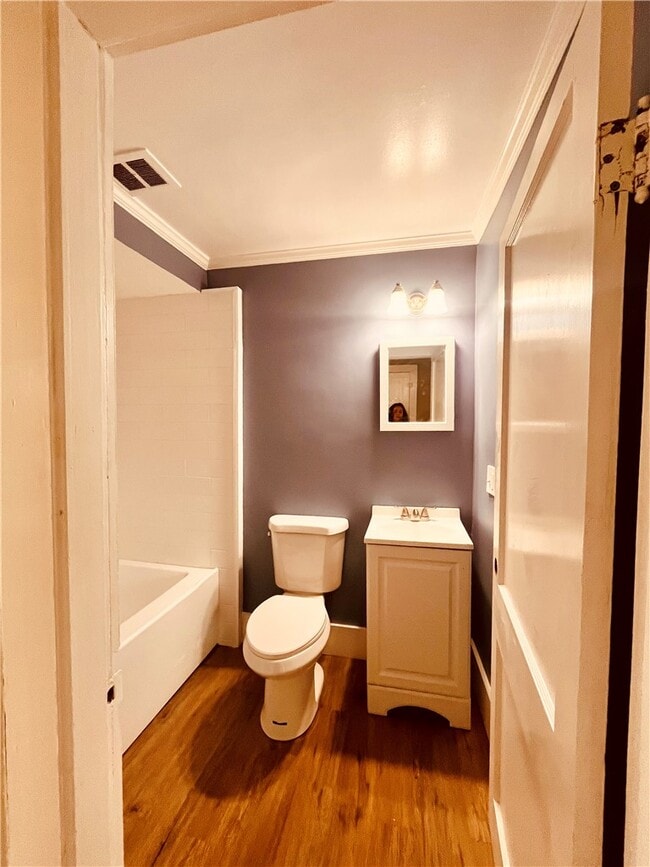 Building Photo - 114 E Main St