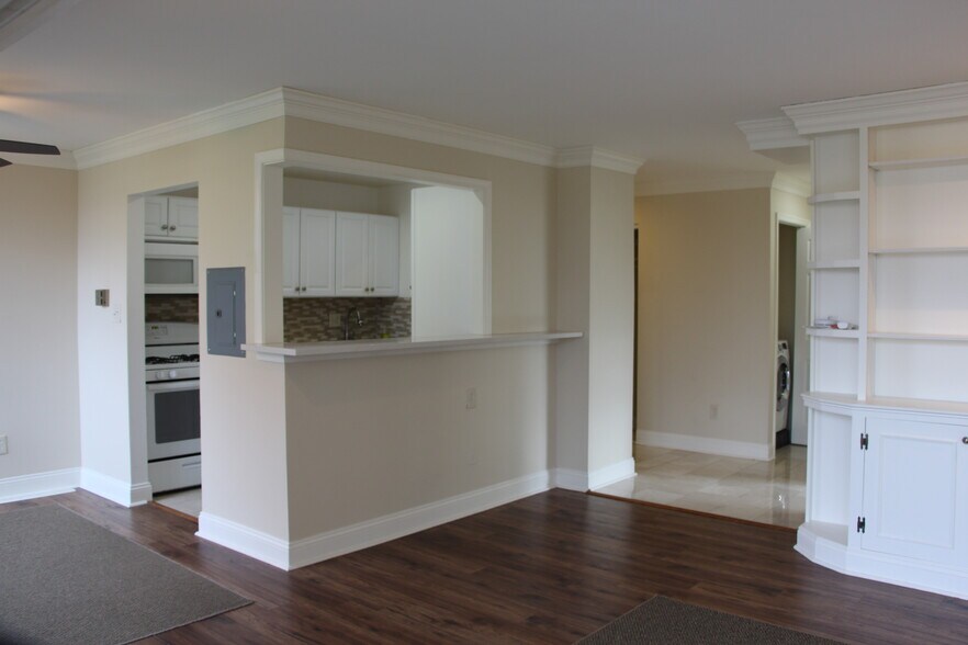 Building Photo - 1512 S Arlington Ridge Rd