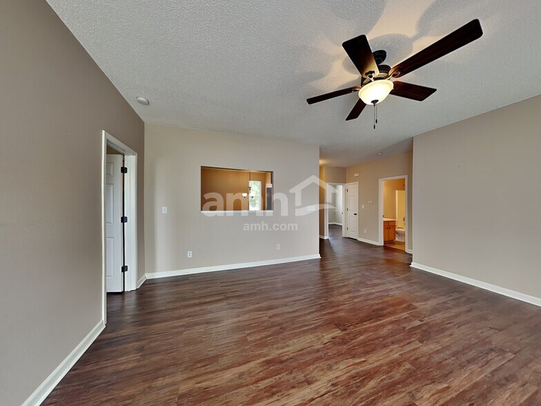 Building Photo - 5425 Wood Hollow Dr