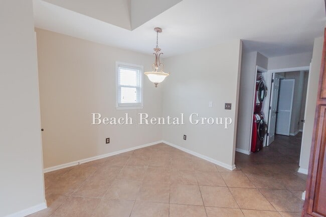 Building Photo - 2010 Sand Dunes Dr