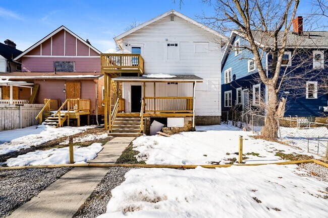 Building Photo - 98-100 N Hague Ave