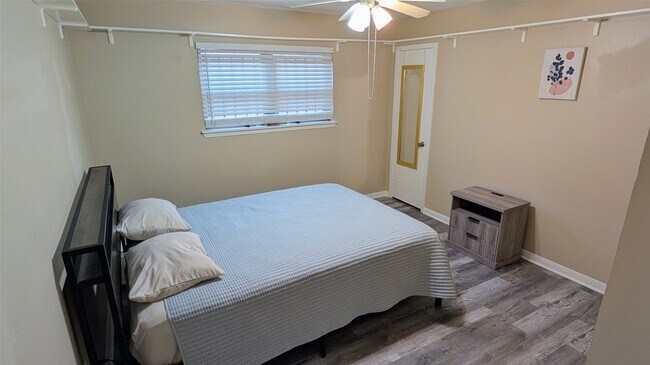 Building Photo - 10227 Gulf Meadows Dr