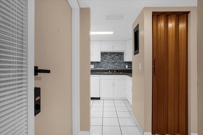 Building Photo - 411 Sheoah Blvd