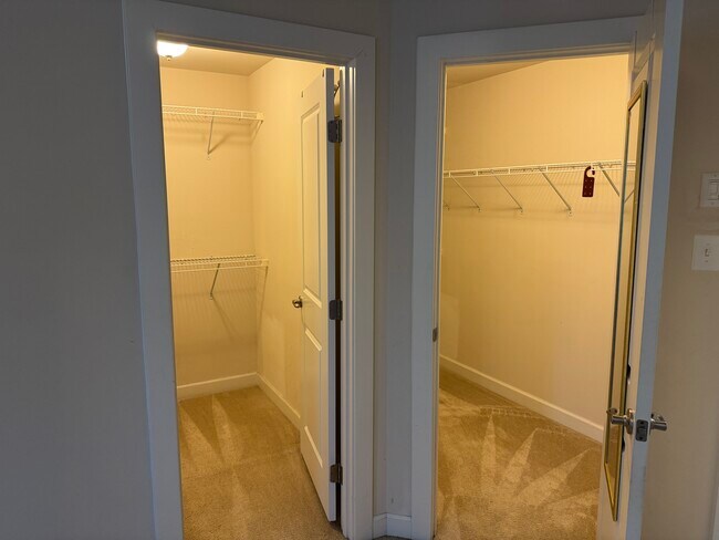 Building Photo - 9170 Kenway Ln