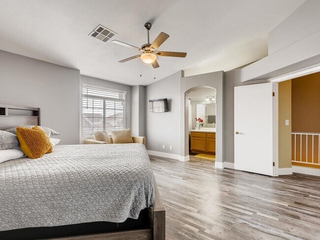 Building Photo - **SHORT TERM GATED LUXURY RENTAL** 3BDRM *2.5 BATH* 2 CAR GARAGE