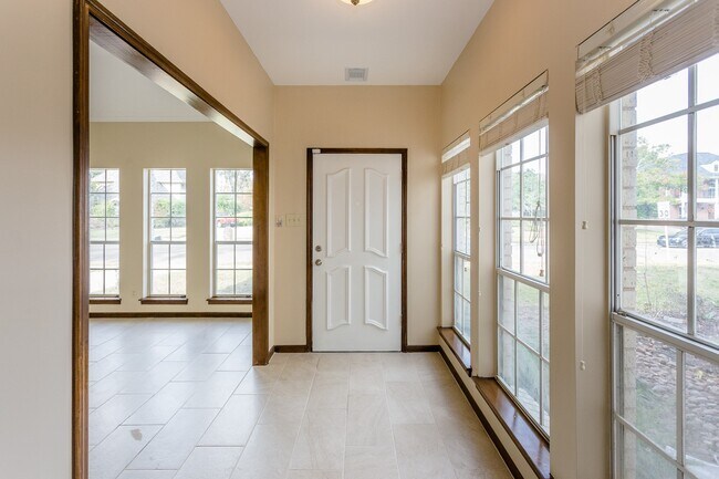 Building Photo - 1703 Plantation Dr