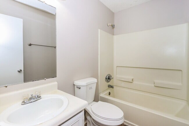 Building Photo - 1505 Chelsea Downs Dr NE