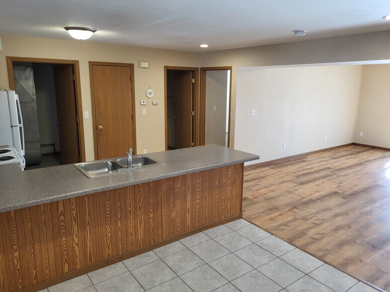 Building Photo - 931 Minns Dr