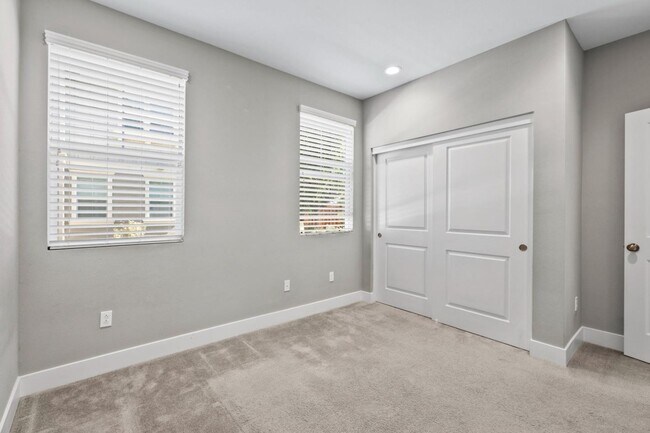 Building Photo - 118 Banano Ln