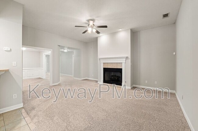 Building Photo - 633 Ventana Dr