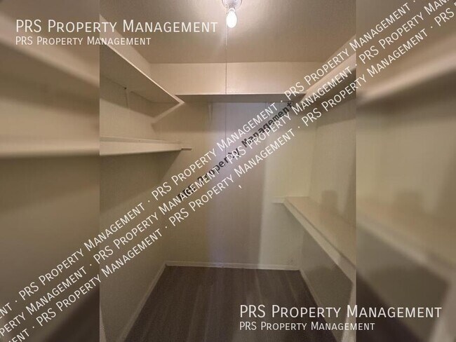 Building Photo - 5309 S River Dr