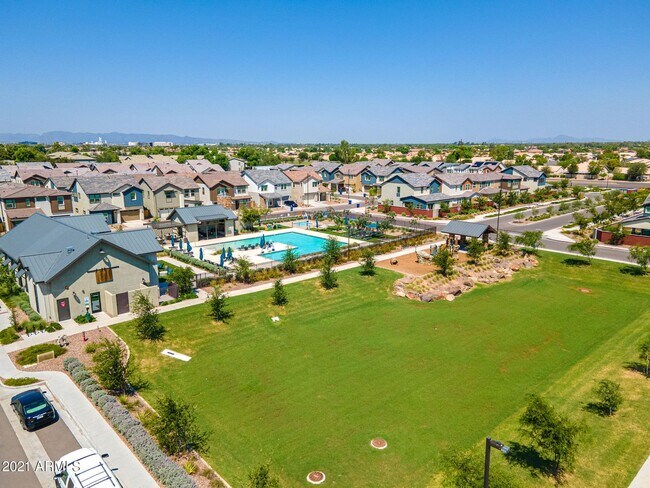 Building Photo - 627 W Flintlock Way