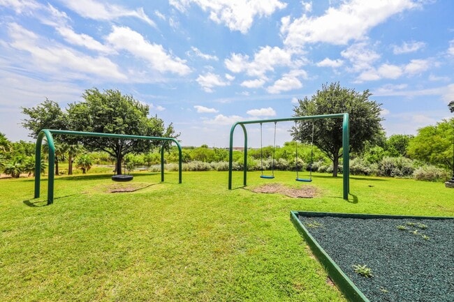Building Photo - 303 Cinnamon Teal Loop