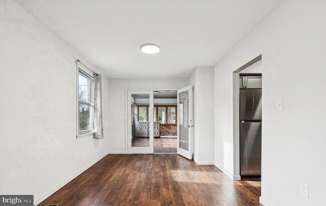 Building Photo - 715 Cooper Landing Rd