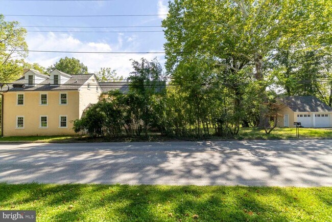 Building Photo - 2315 Hickory Rd